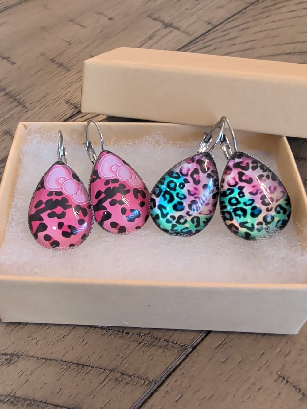 Pink Cheetah Bow and Multicolor Leopard Teardrop Earrings Set